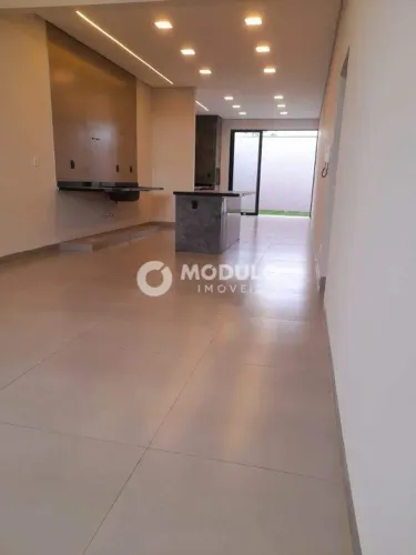 CASA RESIDENCIAL à venda, 3 quartos, 1 suíte, 2 vagas, NOVO MUNDO - Uberlândia/MG