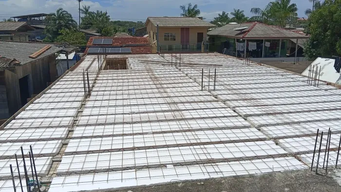 Olá sou pedreiro empreiteiro estiu disponível pra serviço.