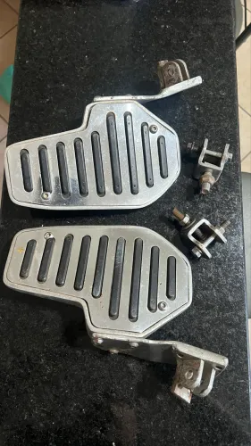 Par de Pedaleiras Plataforma para Moto Custom (Shadow/DragStar/Harley)