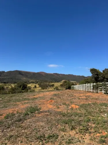 Chácara de 1.500m no condômino fechado em Mateus Leme