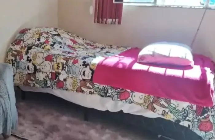 CAMA DE SOLTEIRO COMPLETA COM BASE E COLCÃO D33 DA MARCA CASTOR