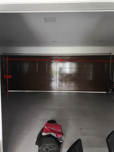 Portão basculante (contra peso) de ferro com motor e pintura