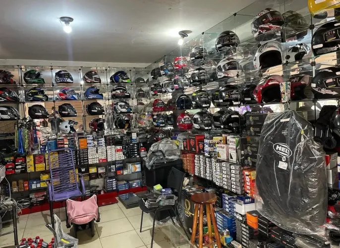Vende-se lote de vidros para vitrine e expositores 
