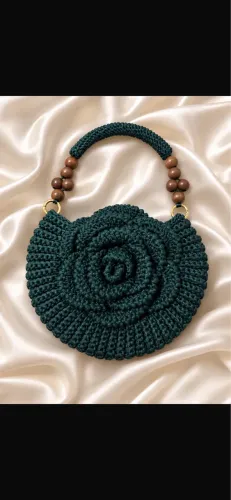 Bolsa Feminina de Crochê Artesanal com Rosa 3D Verde