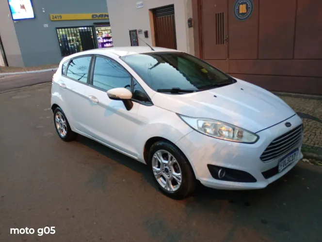 Ford Fiesta 1.6 16V Flex Aut. 5P 2015