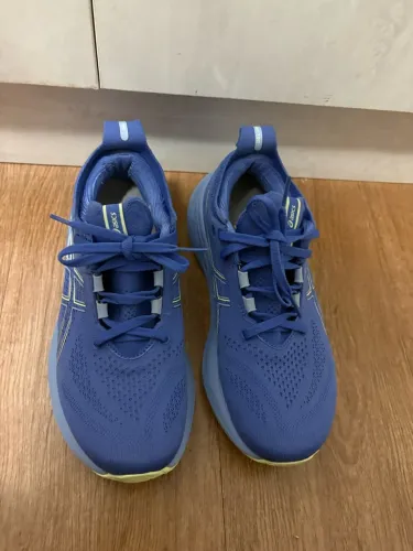 Tênis ASICS Gel-Nimbus 26, numeração 35