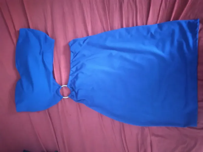 Vendo  vestido compre mais nuca usei