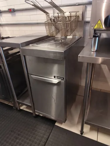 FRITADEIRA MACON ECONOMY 18 LTS IMPECÁVEL, INOX