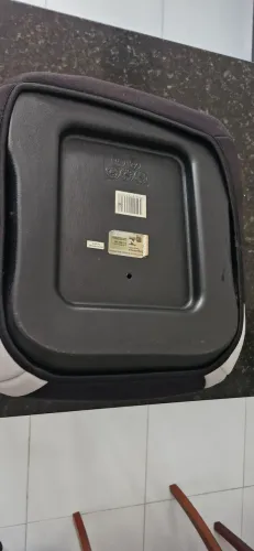 Assento elevado para criança (automóveis)
