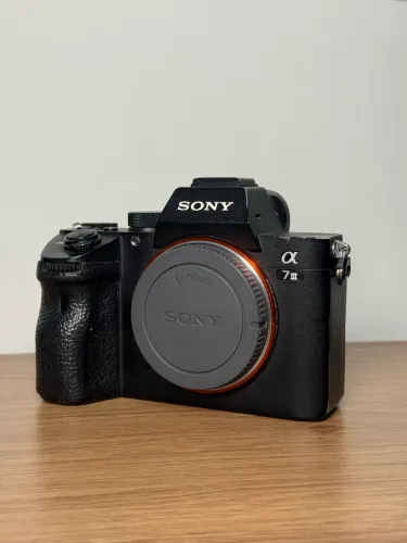 Sony A7 III Body + 3 Baterias + Cage + Carregador | Excelente Estado