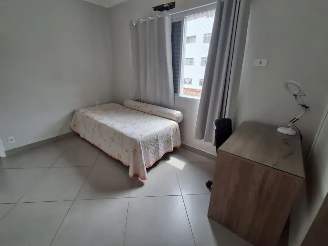 Alugo quarto em apartamento familiar