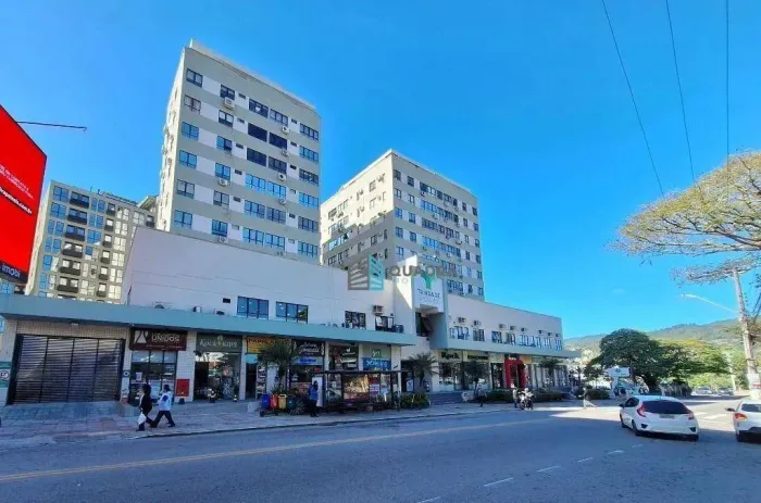 Sala Comercial à Venda no Trindade Shopping, Florianópolis !!