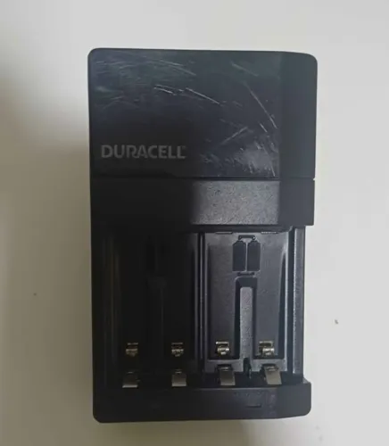 Carregador de pilhas AA e AAA duracell