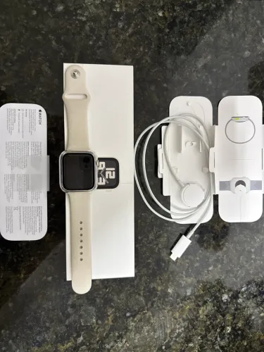 Apple Watch SE GPS + Celular - 44mm - Pulseira esportiva estelar (P/M)