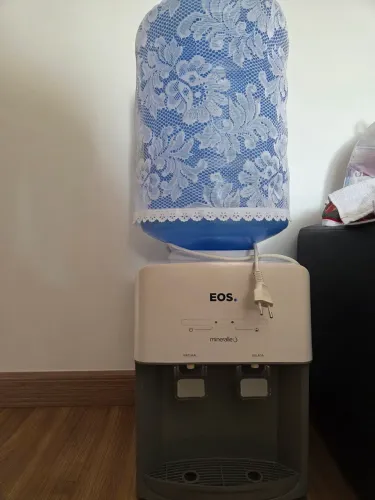 Bebedouro EOS com galão de água