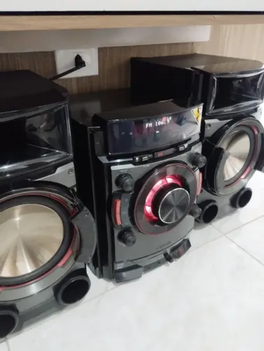 Som 900 W LG