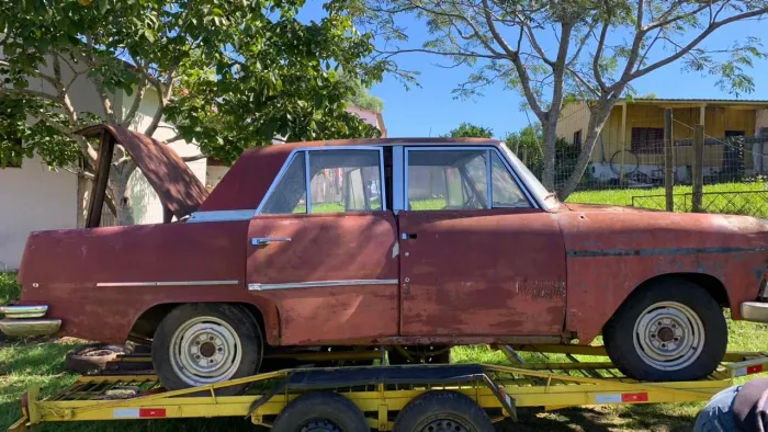 Itamaraty para restauro, carro antigo.
