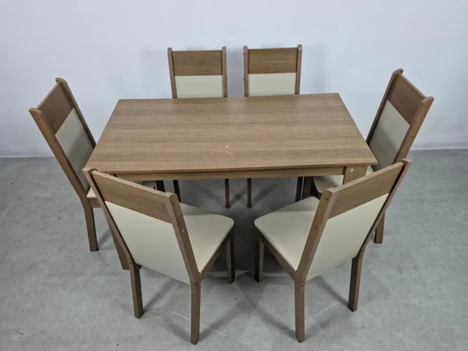 Conjunto de mesa com 6 cadeiras semi novo