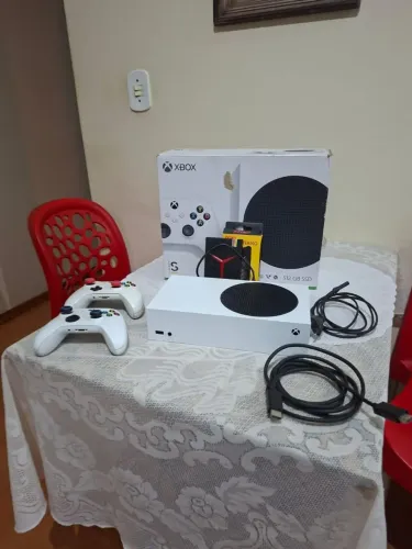 Xbox Series S 512GB Completo na caixa + 2 controles + HD Externo 500GB