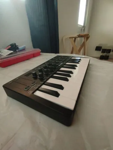 Teclado Controlador MIDI M-VAVE SMK-25 (25 Teclas / Bluetooth)