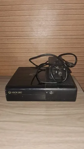VendoXbox360 Bloqueado, porém com jogos inclusos