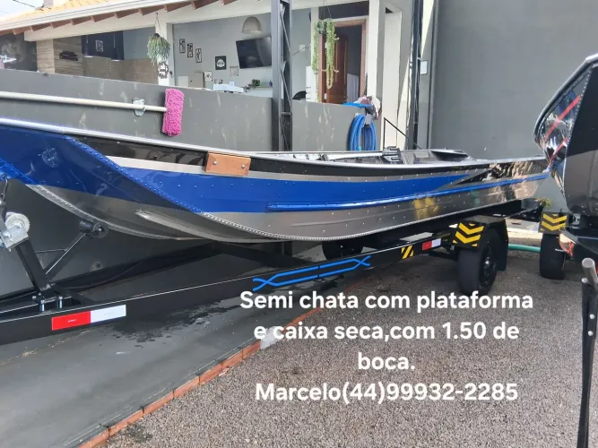 Semi Chata plataformada com caixa seca,1.50mtr de boca e motorização 50hp em até 18x 