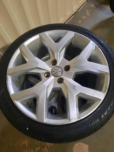 Rodas liga leve aro 17' modelo Amarok furação 4x100