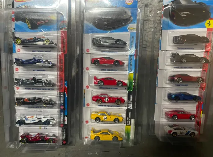Lote hotwheels ferraris e formula 1