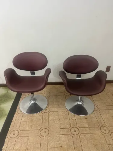 Par de cadeiras giratórias estofadas para salão de beleza ou sala de estar