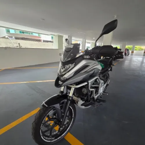 Honda NC 750x 2025, IPVA pago, manual e chave reserva, vários acessórios, bauleto GIVI