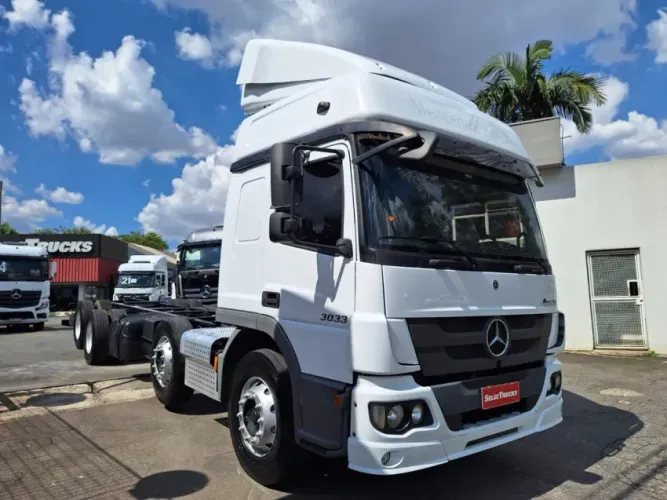Mercedes Benz Atego 3033CE 8x2 23/24 330 Caminhão Usado Seminovo