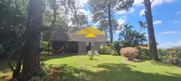 Casa em Atibaia com 05 dorms. OPORTUNIDADE!