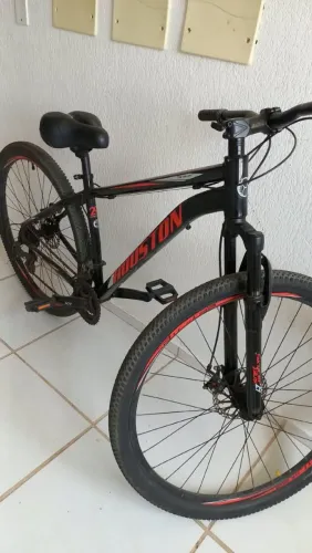 Bicicleta Houston Aro 29 - Preta e Vermelha