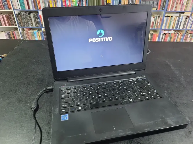Notebook positivo dual core. 4 Gb ssd de 128gb e bateria boa 