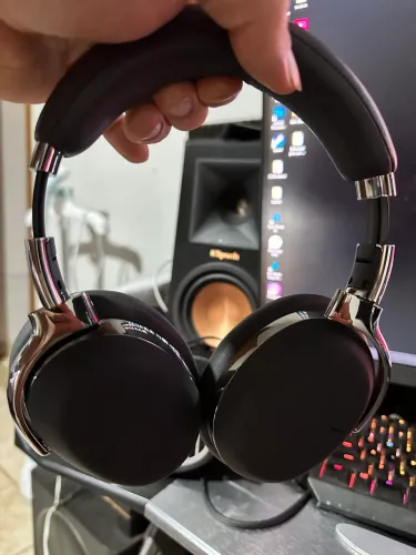 Fone Montblanc MB01 de alto padrão e alta fidelidade feito pela Audeze
