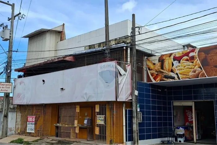 Casa residencial e grande ponto comercial à venda no Ibura de baixo
