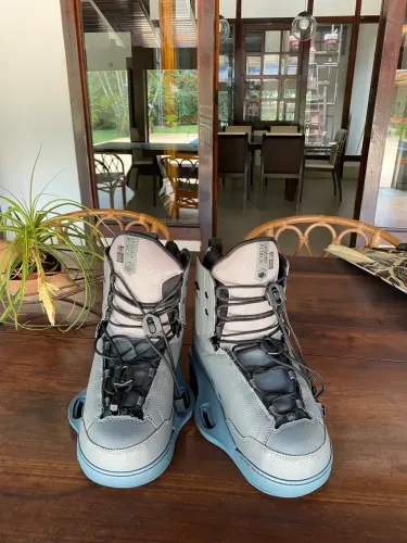 Prancha de wakeboard rdx liquid force e bota ídol 6x