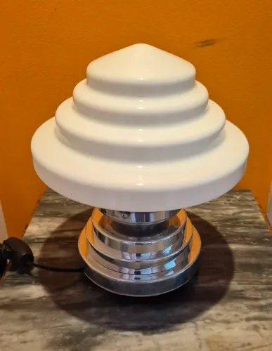 ART deco Luminária de mesa base madeira c/ alumínio polido cúpula opalina escadinha