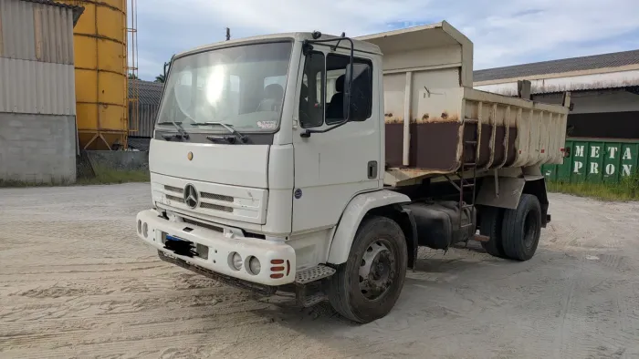 Caminhão Mercedes Caçamba