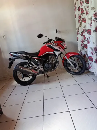 Moto toda original nada pra fazer pega e anda