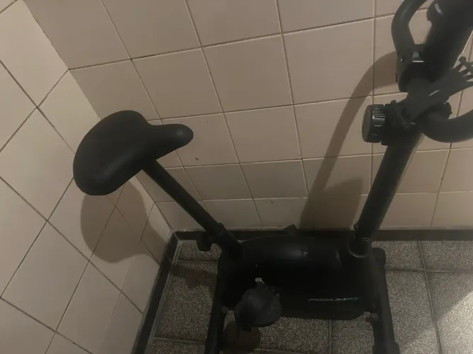 Bicicleta ergométrica PodiumFit V50 cor preto e cinza