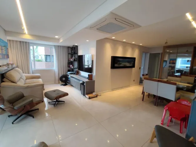 Apartamento com 146m² nos Aflitos!