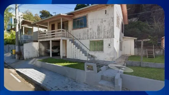 CASA - Cota parte do Lote urbano 33, Quadra 47, Rua João Caldart, nº 240, Centro, Capinzal