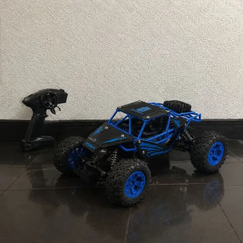 Carrinho de controle remoto recarregável com bateria removível novo nunca usado