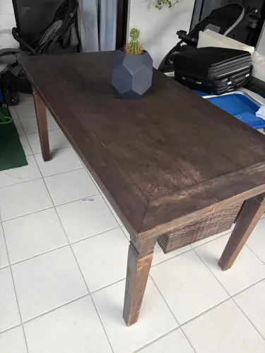 Mesa de Madeira Maciça com 2 bancos