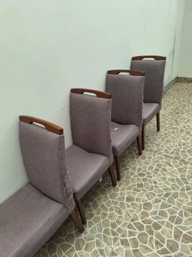 Quatro cadeiras para reformar