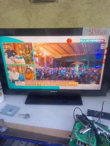 Tv Sony LED digital 32 polegadas em perfeito estado com controle remoto.