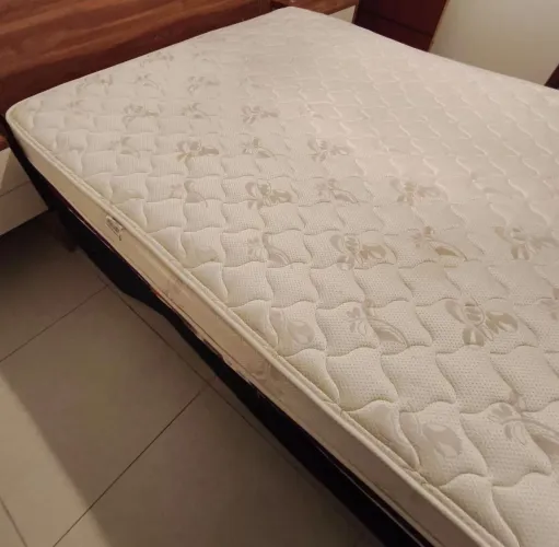 Colchão Queen size excelente condição 