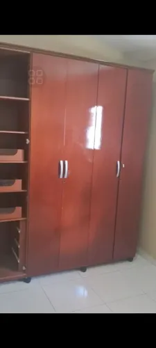 Conjunto de guarda roupa e cama madeira boa