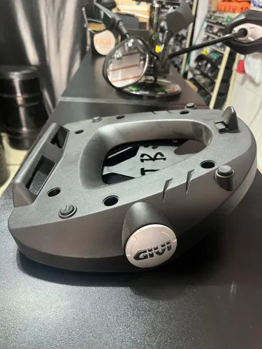 Base de Baú GIVI Monokey ( Somente a Base e parafusos )